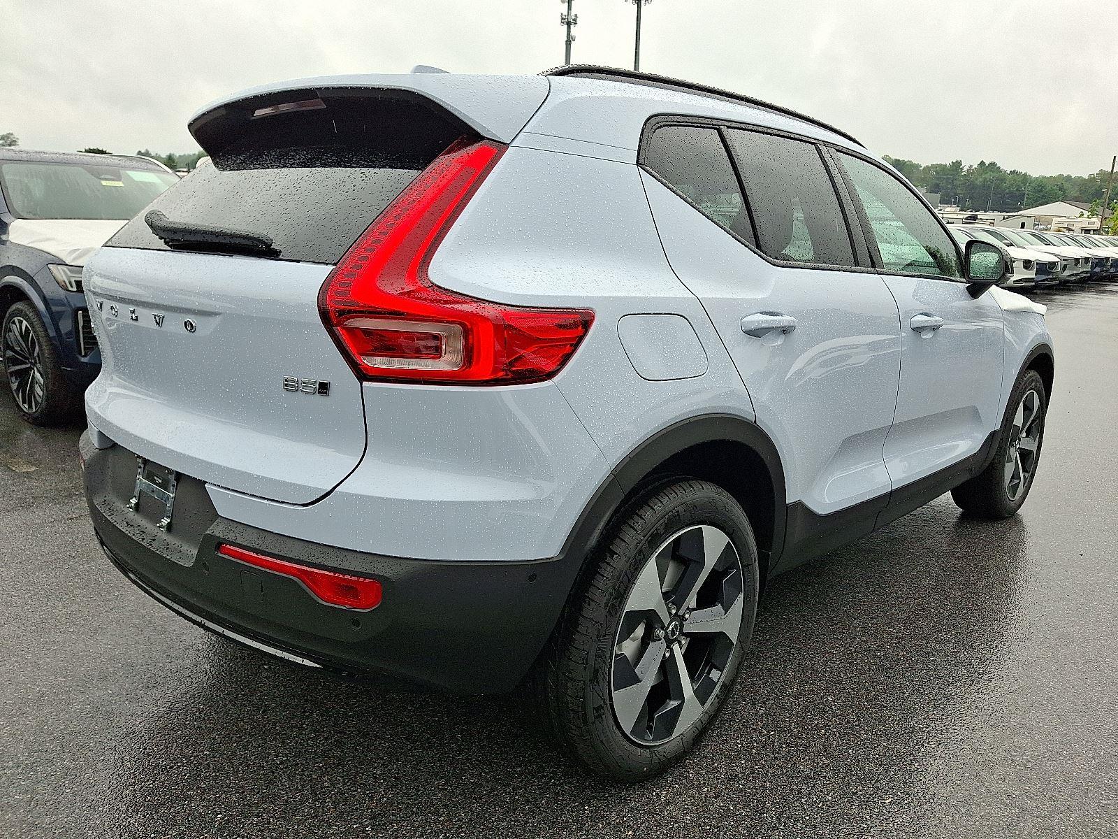 2026 Volvo XC40 Plus - Photo 4