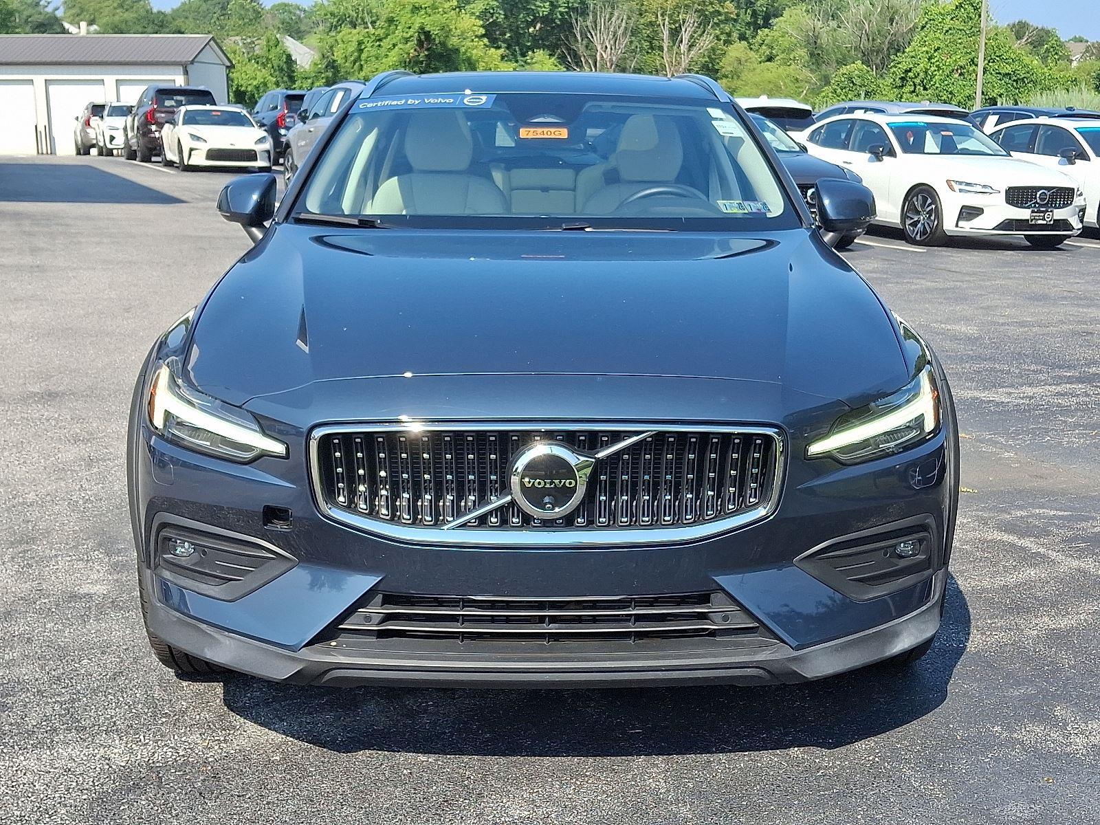2024 Volvo V60 Cross Country B5 AWD Plus photo 2