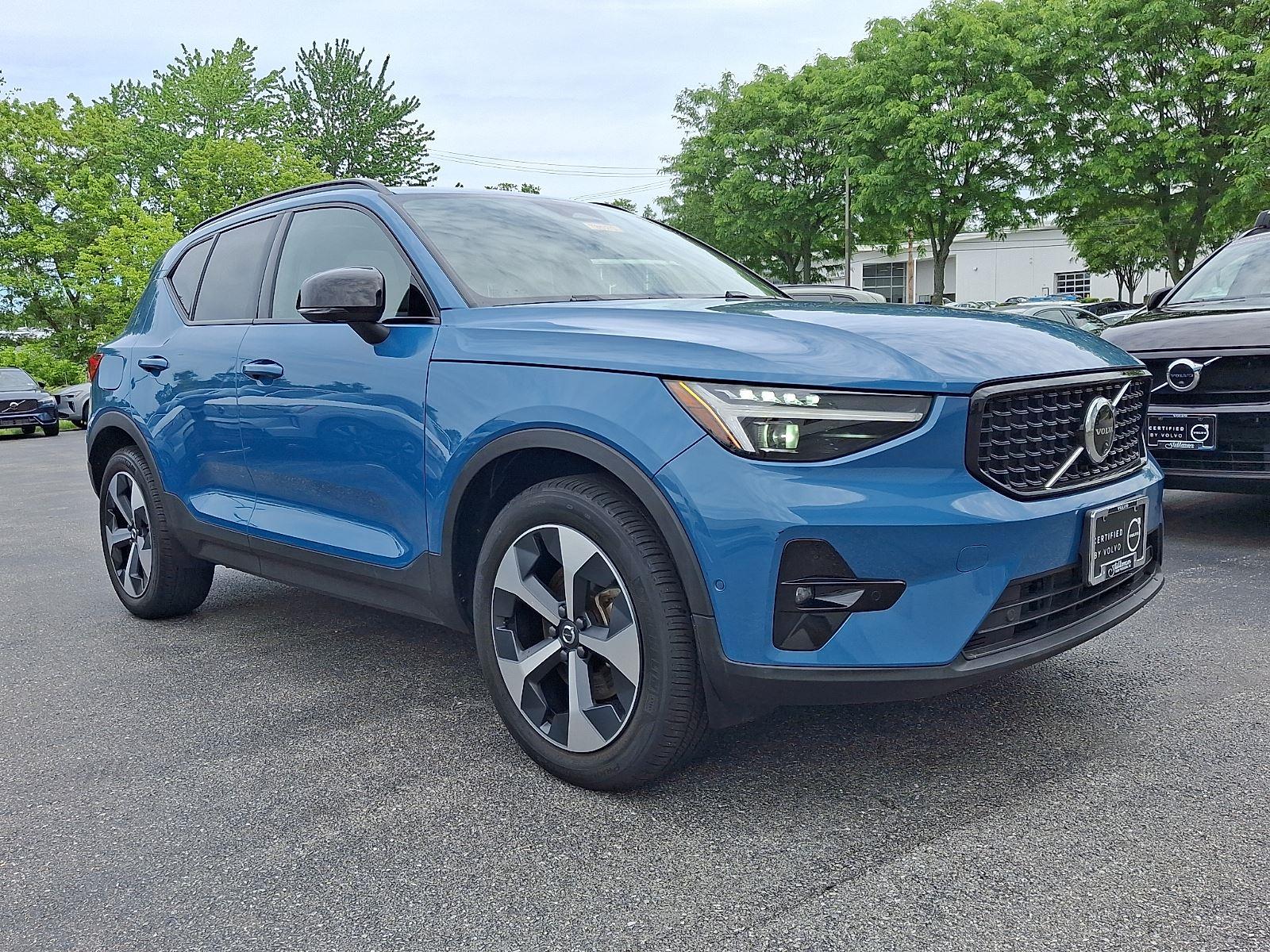 2024 Volvo XC40 B5 Plus Dark AWD's photo