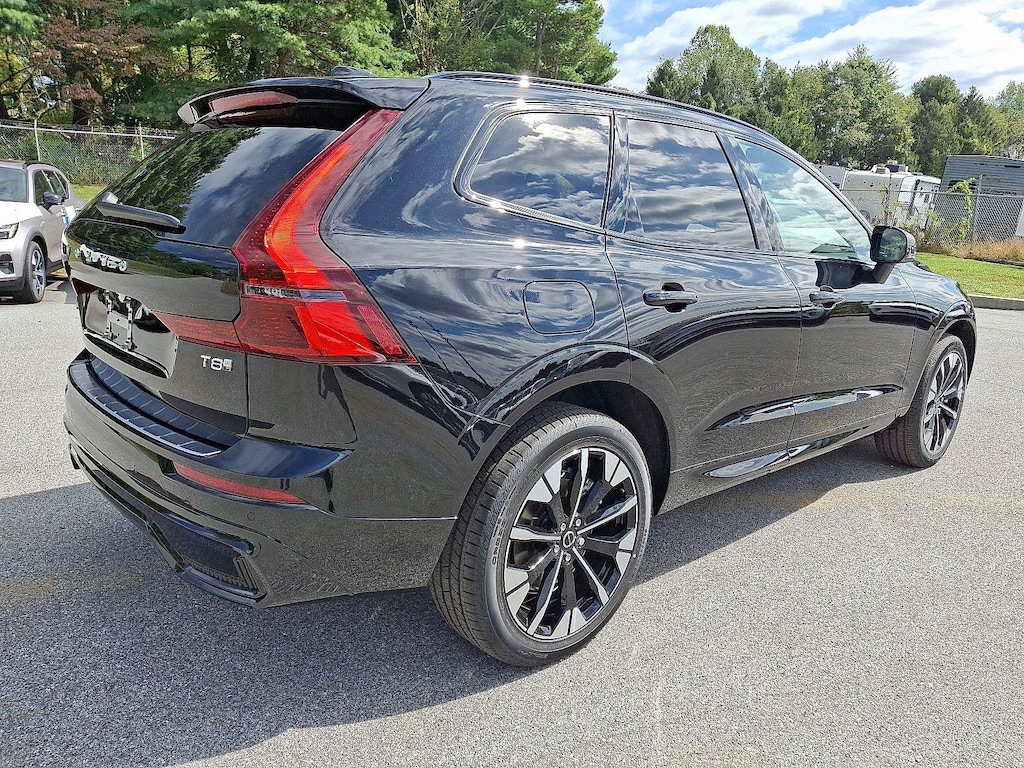 New 2026 Volvo XC60 plug-in hybrid T8 Plus SUV