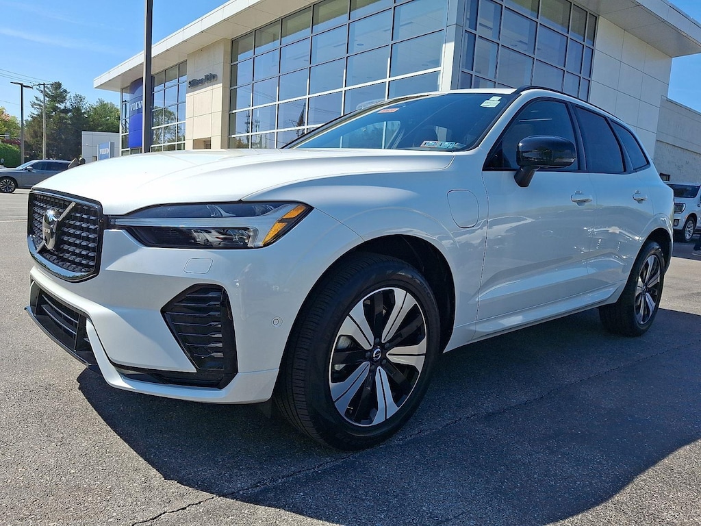 Certified 2025 Volvo XC60 Plug-In Hybrid Plus SUV