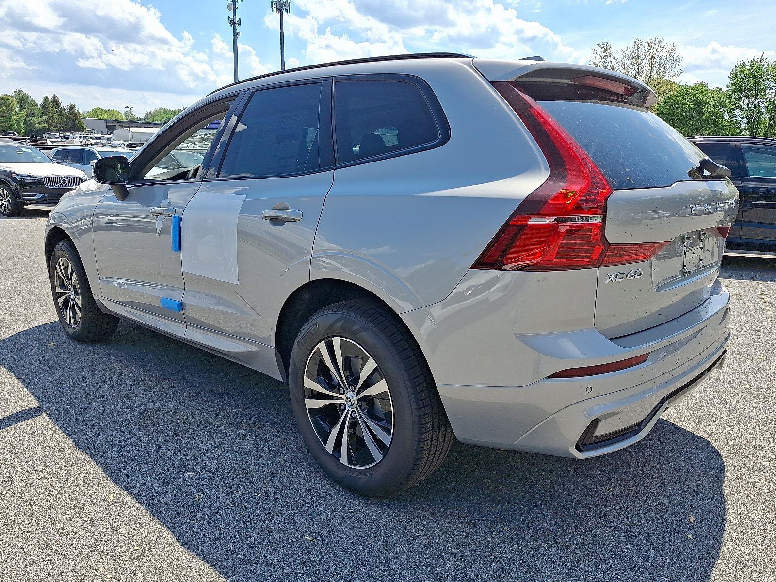 2025 Volvo XC60 B5 Core photo 3