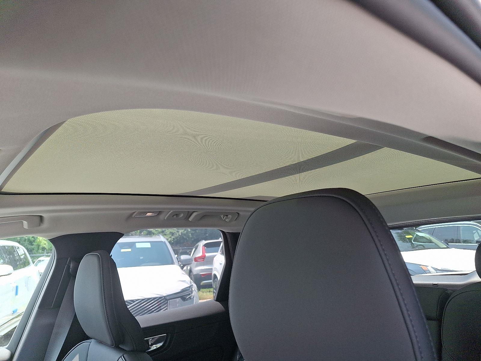 2026 Volvo XC60 Plus - Photo 10