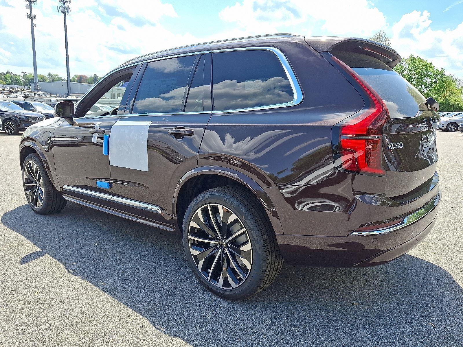 2025 Volvo XC90 T8 Core photo 3