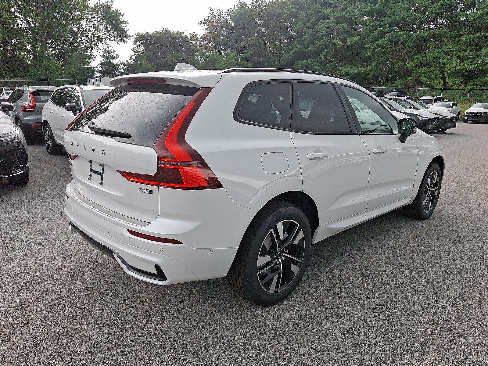 2026 Volvo XC60 B5 Plus photo 4