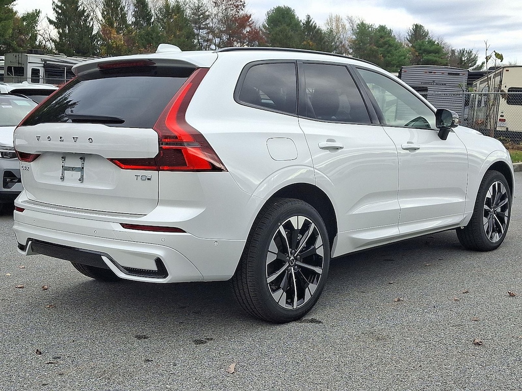 New 2026 Volvo XC60 plug-in hybrid T8 Plus SUV