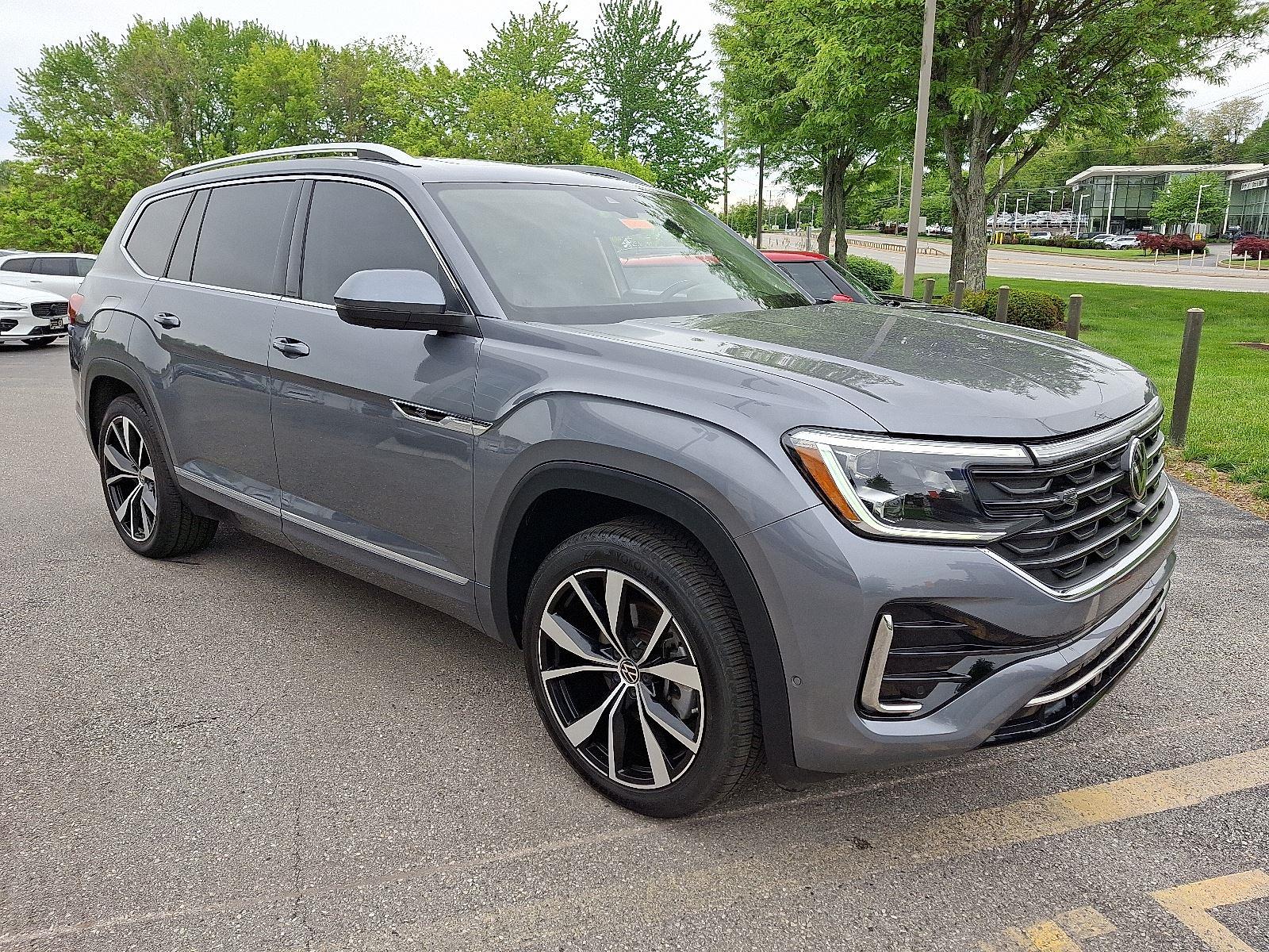 2024 Volkswagen Atlas 2.0T SEL Premium R-Line 4MOTION's photo