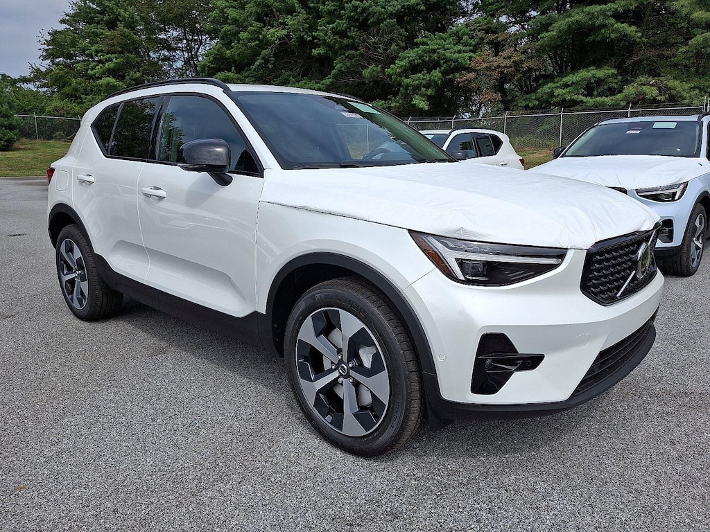 New 2026 Volvo XC40 B5 Plus SUV