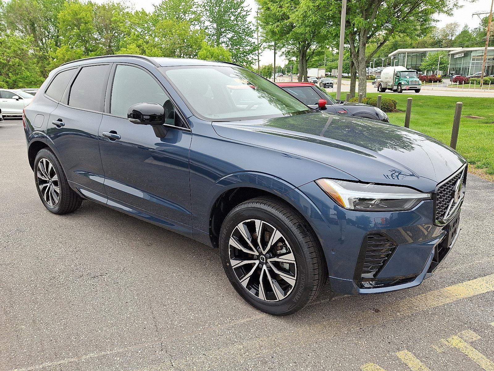 2023 Volvo XC60 B5 Plus Dark Theme AWD's photo