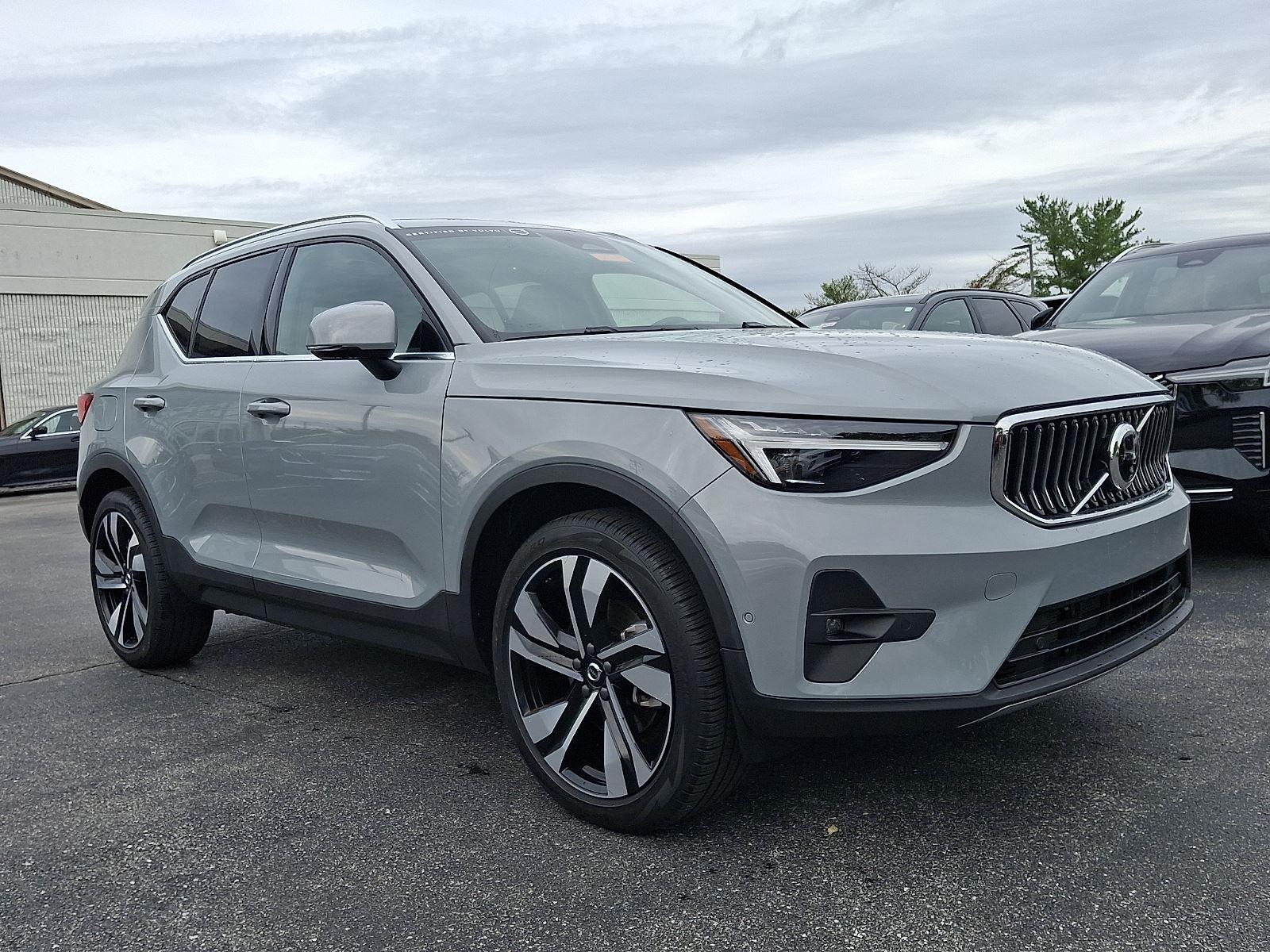 2024 Volvo XC40 B5 Ultimate Bright AWD's photo