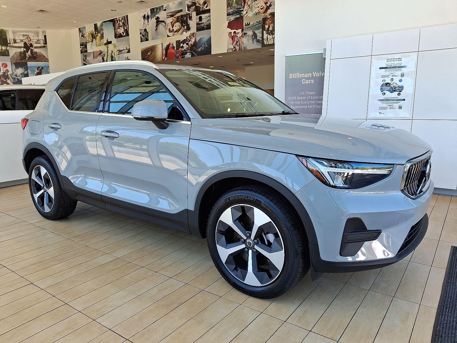 2025 Volvo XC40 B5 Core Bright Theme