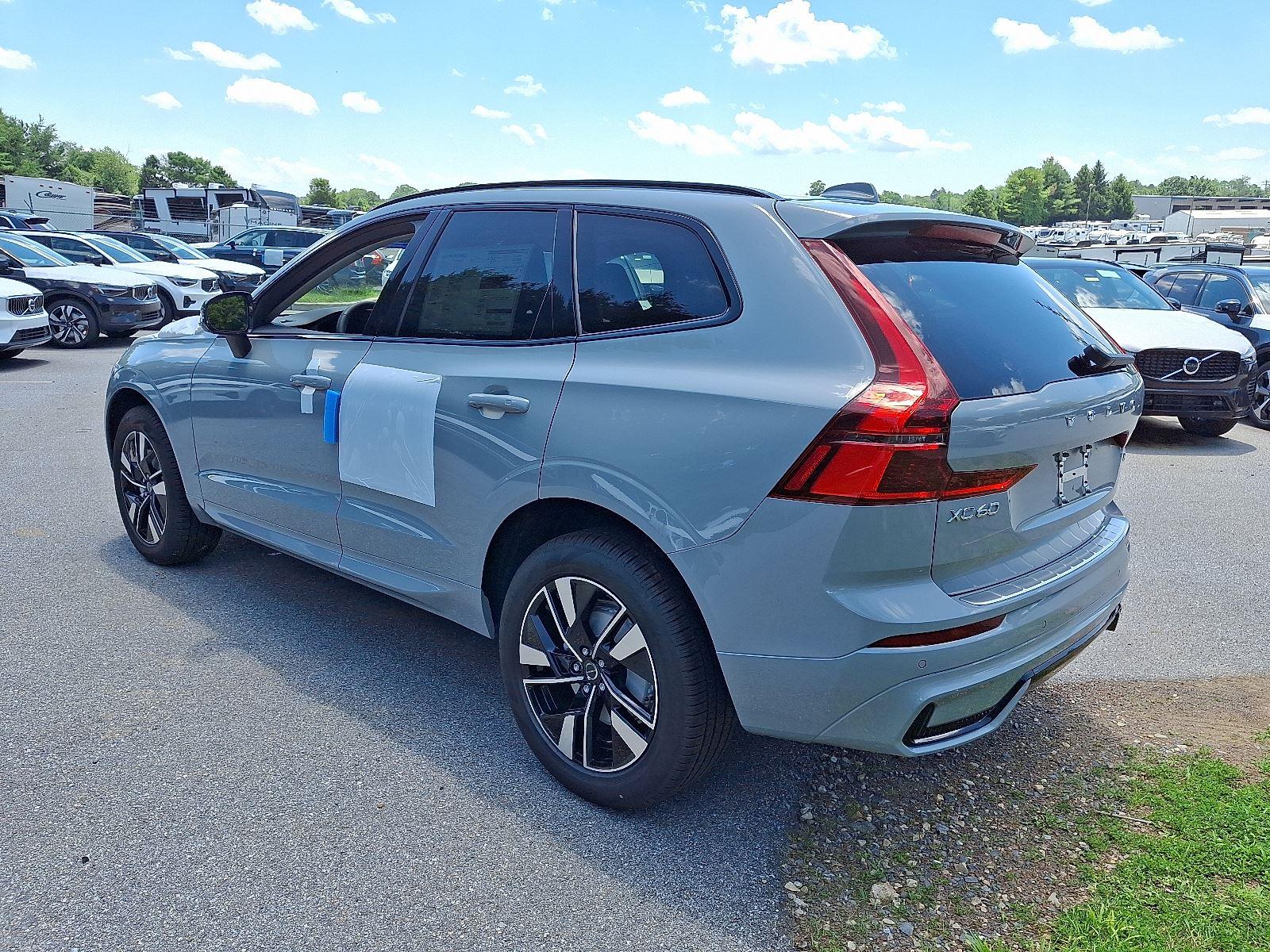 2026 Volvo XC60 B5 Core photo 3