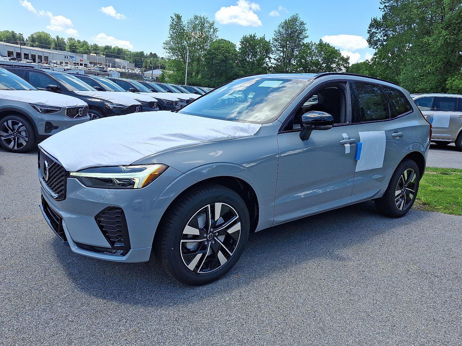 2026 Volvo XC60 B5 Core photo 2