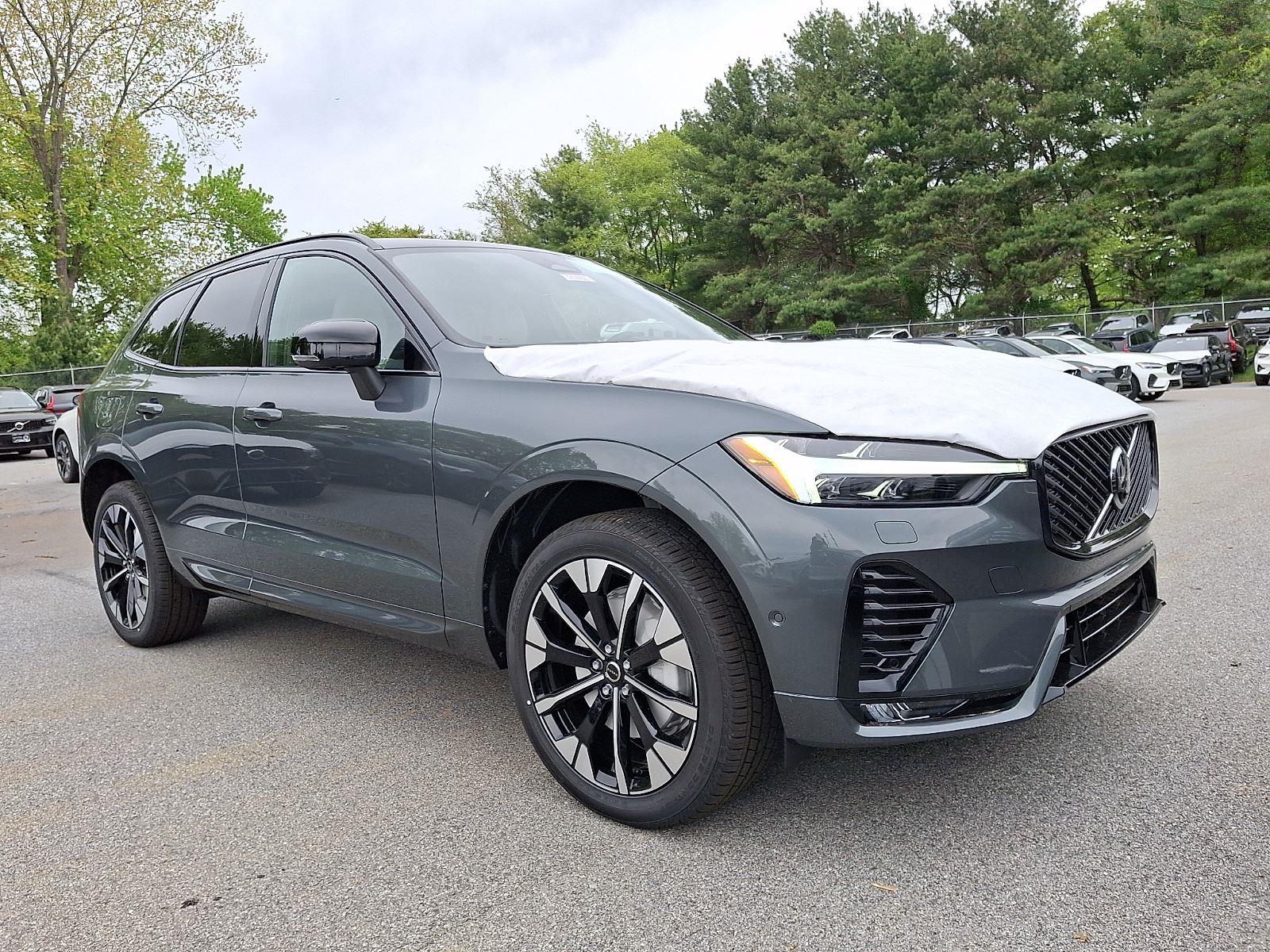 2026 Volvo XC60 B5 Plus Dark AWD's photo