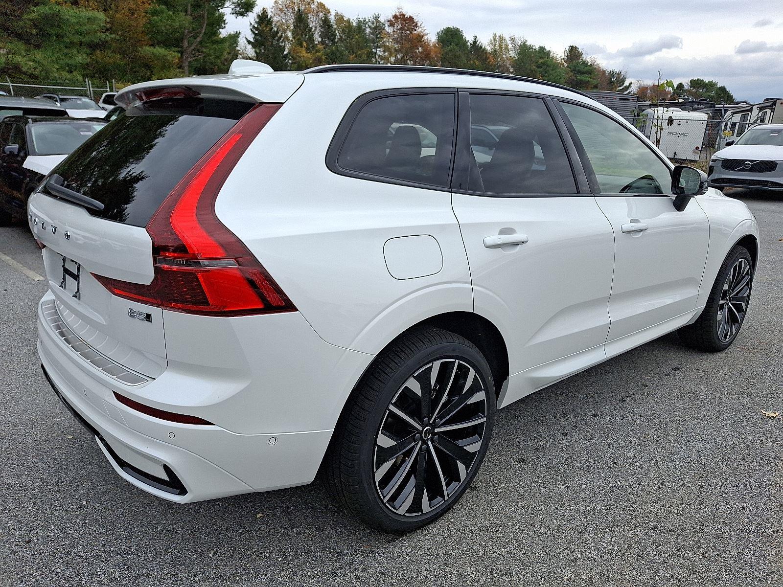 2026 Volvo XC60 B5 photo 4