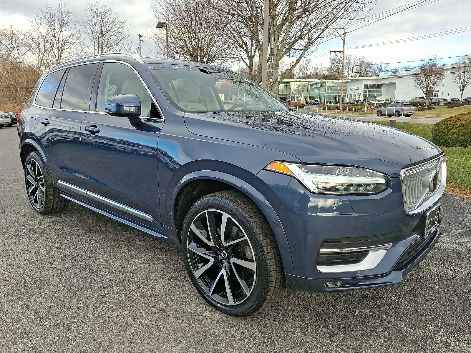 2023 Volvo XC90 Plus's photo