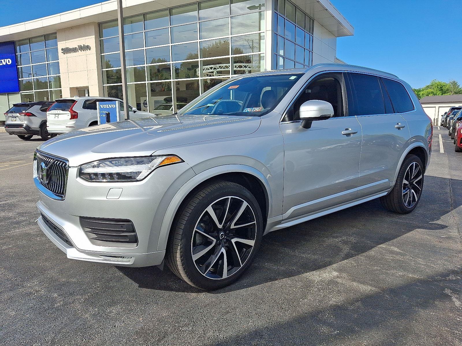 2022 Volvo XC90 T6 AWD Momentum photo 3