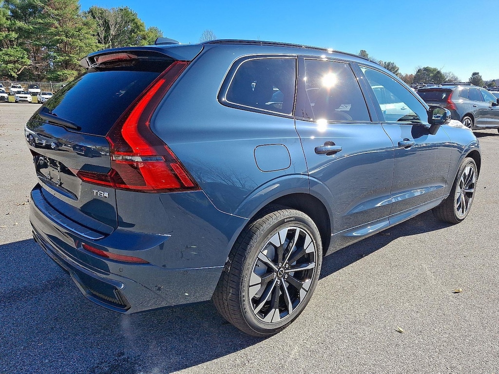 New 2026 Volvo XC60 plug-in hybrid T8 Plus SUV