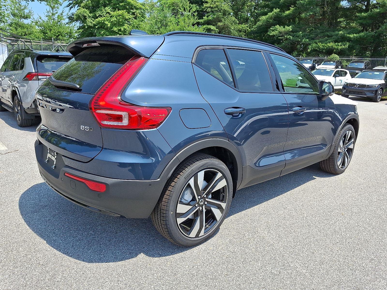 2026 Volvo XC40 photo 4