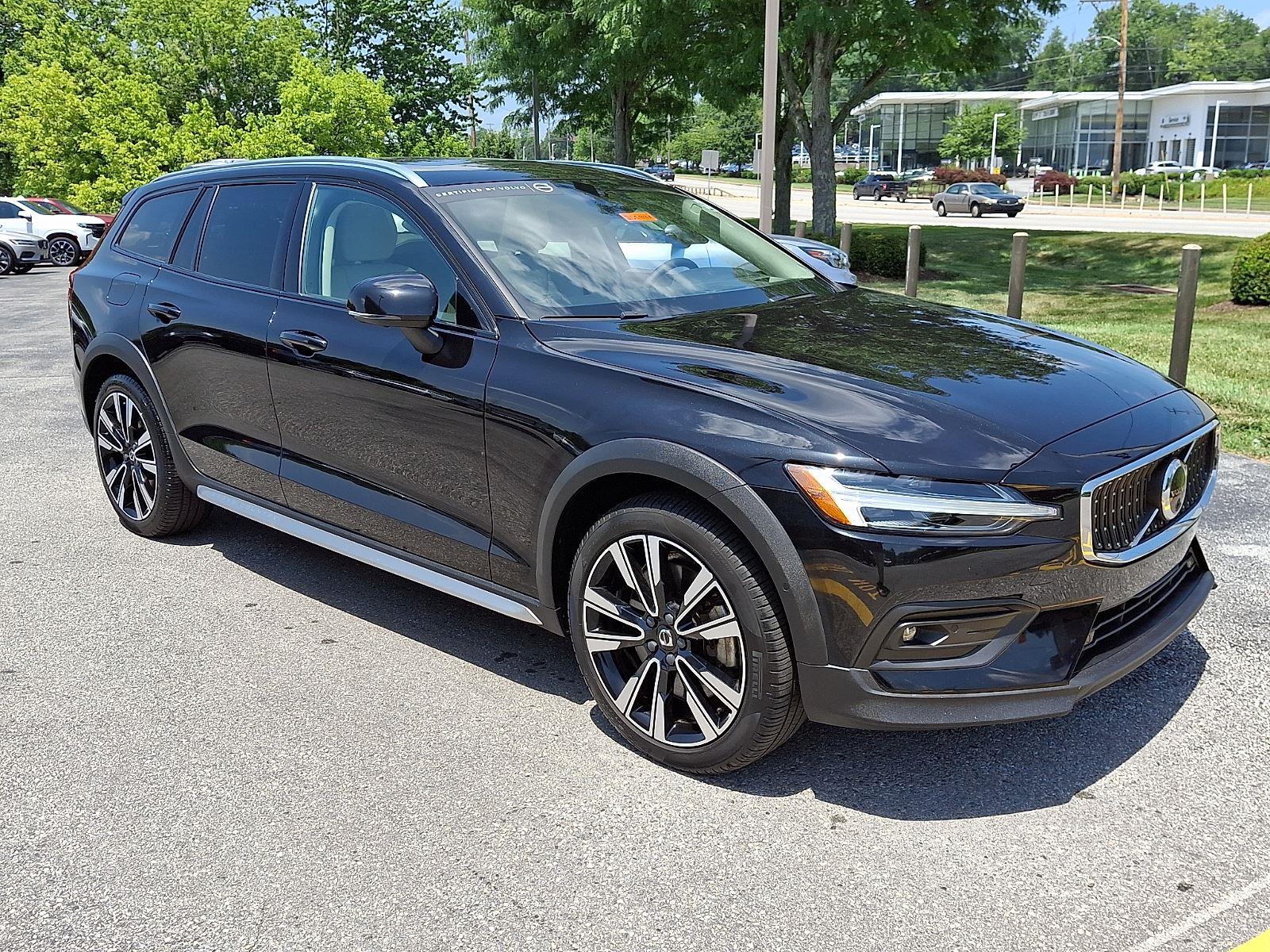 2023 Volvo V60 Cross Country B5 Ultimate AWD's photo