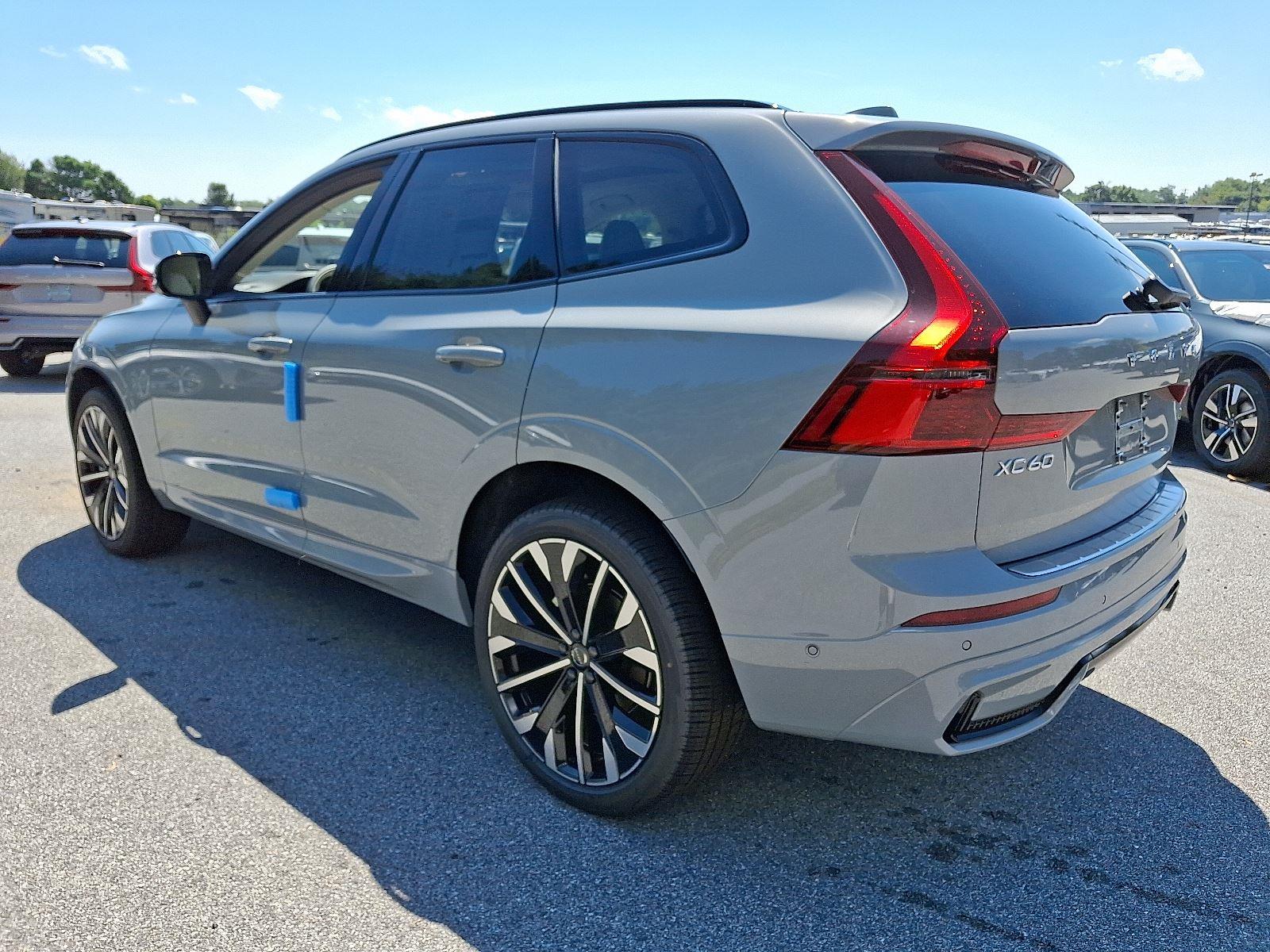 2026 Volvo XC60 B5 photo 3