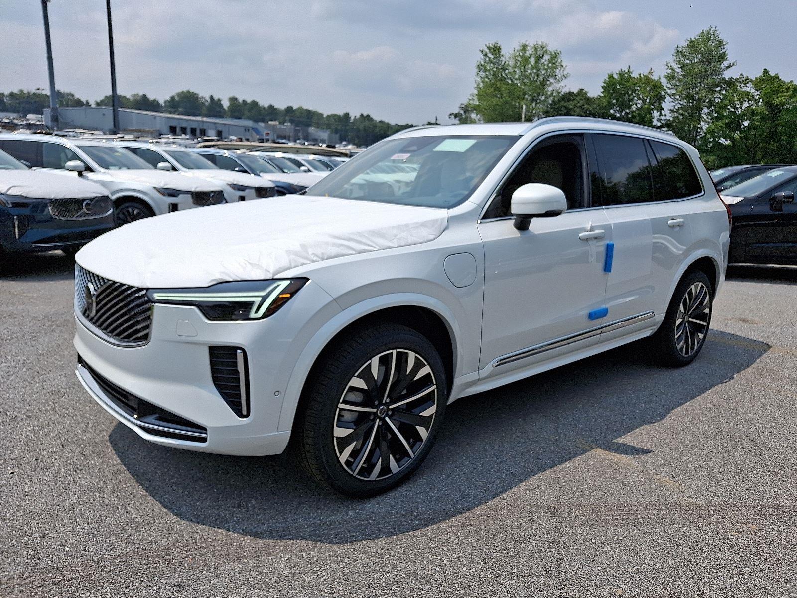 2026 Volvo XC90 T8 Plus photo 2