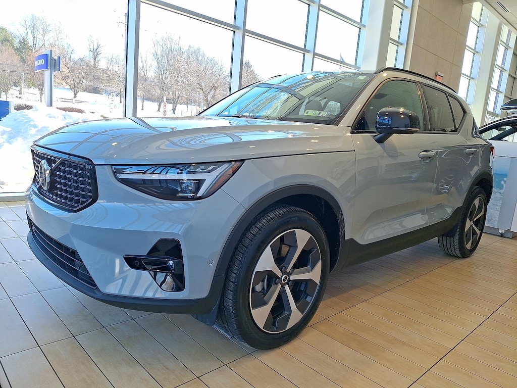 Certified 2026 Volvo XC40 B5 Plus SUV