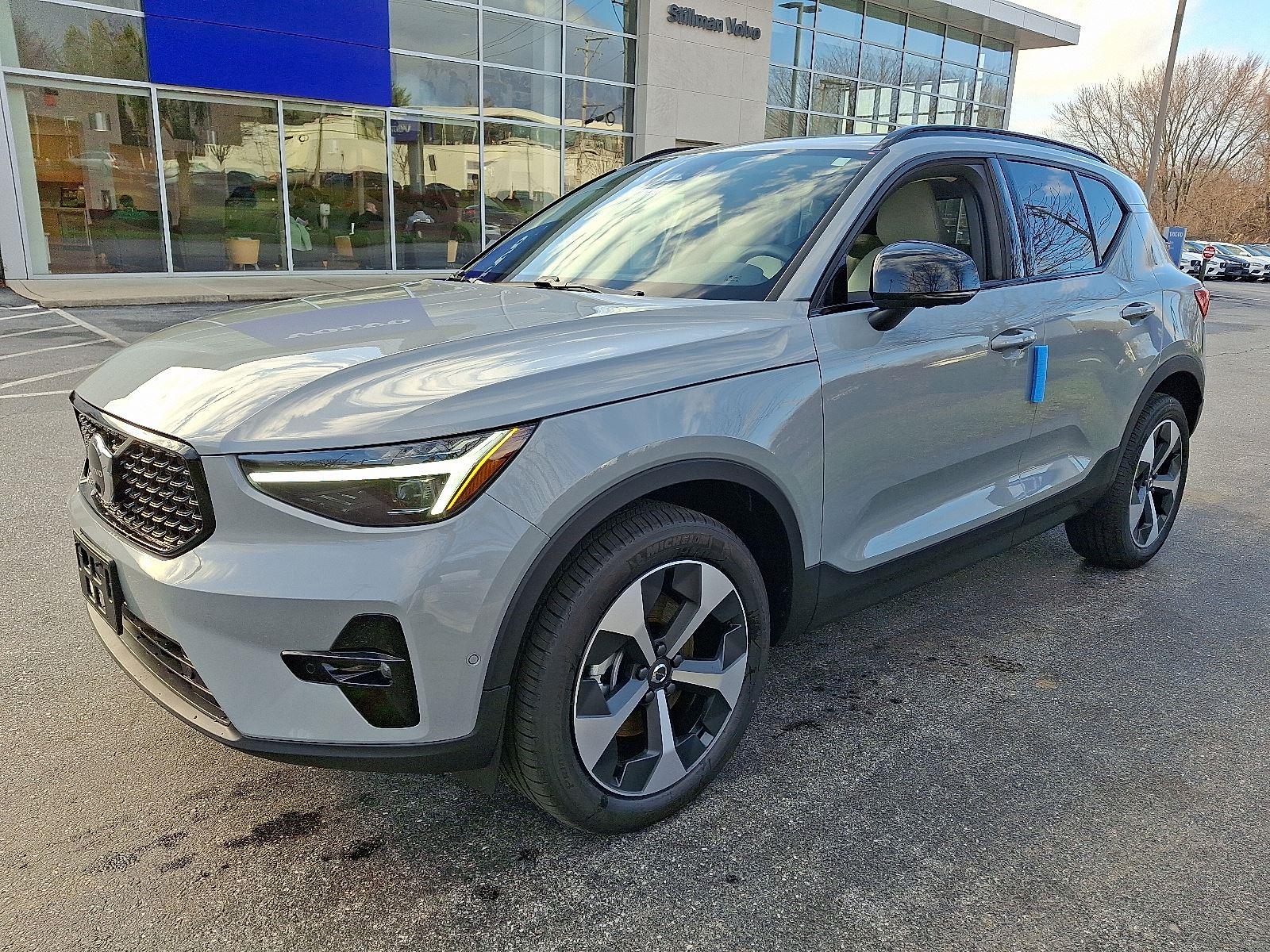 2026 Volvo XC40 Plus photo 2