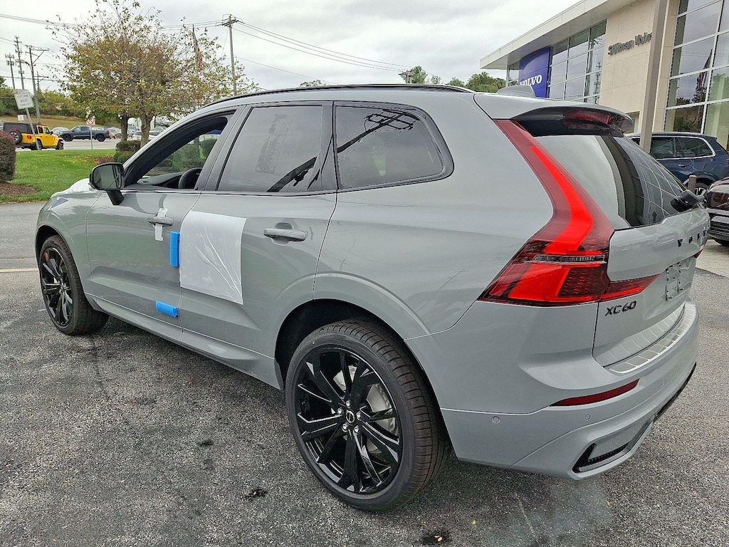 New 2026 Volvo XC60 B5 Ultra Black Edition SUV