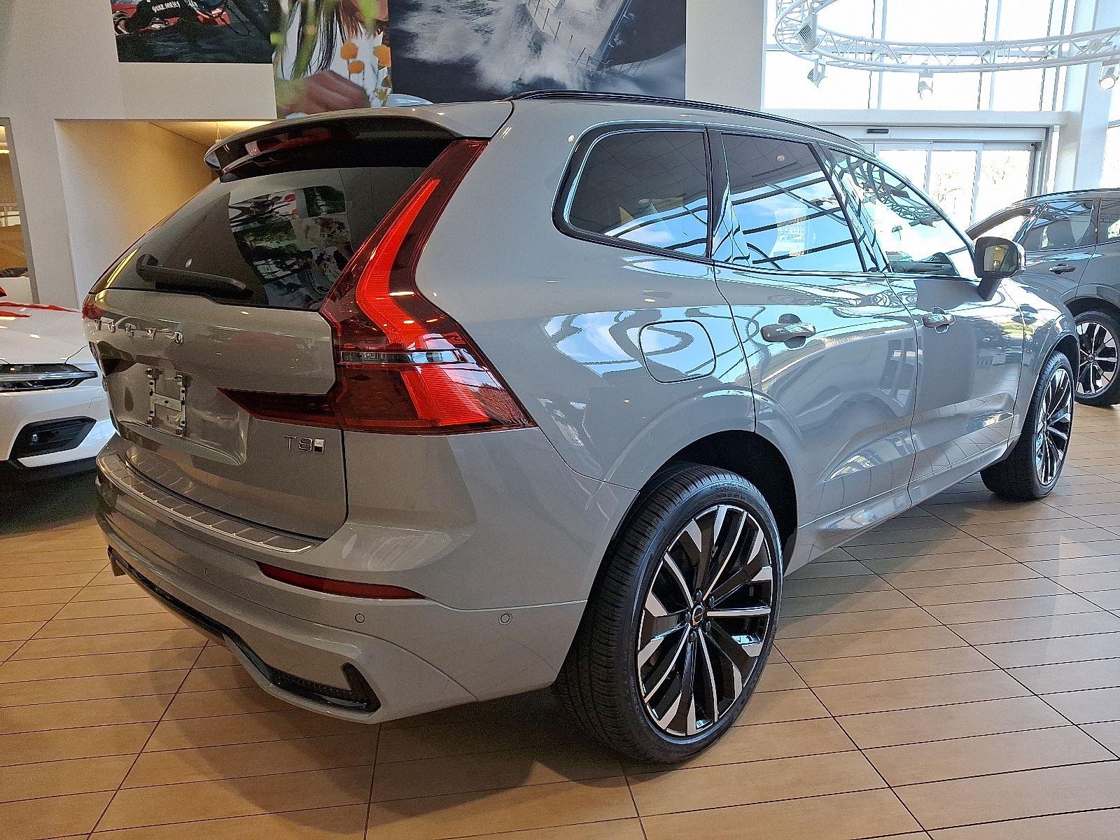 2026 Volvo XC60 Hybrid T8 photo 4