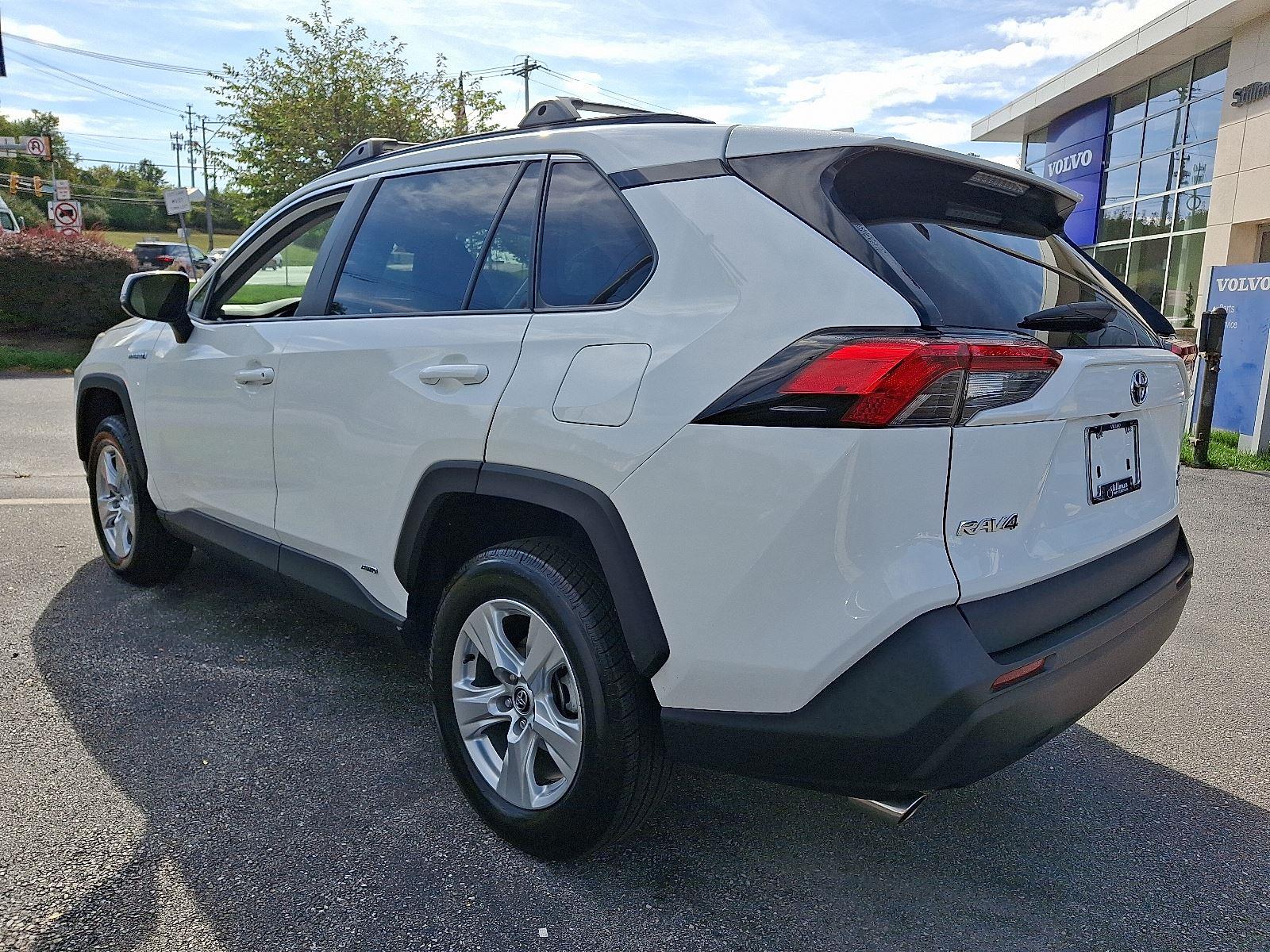 2020 Toyota RAV4 Hybrid XLE photo 2