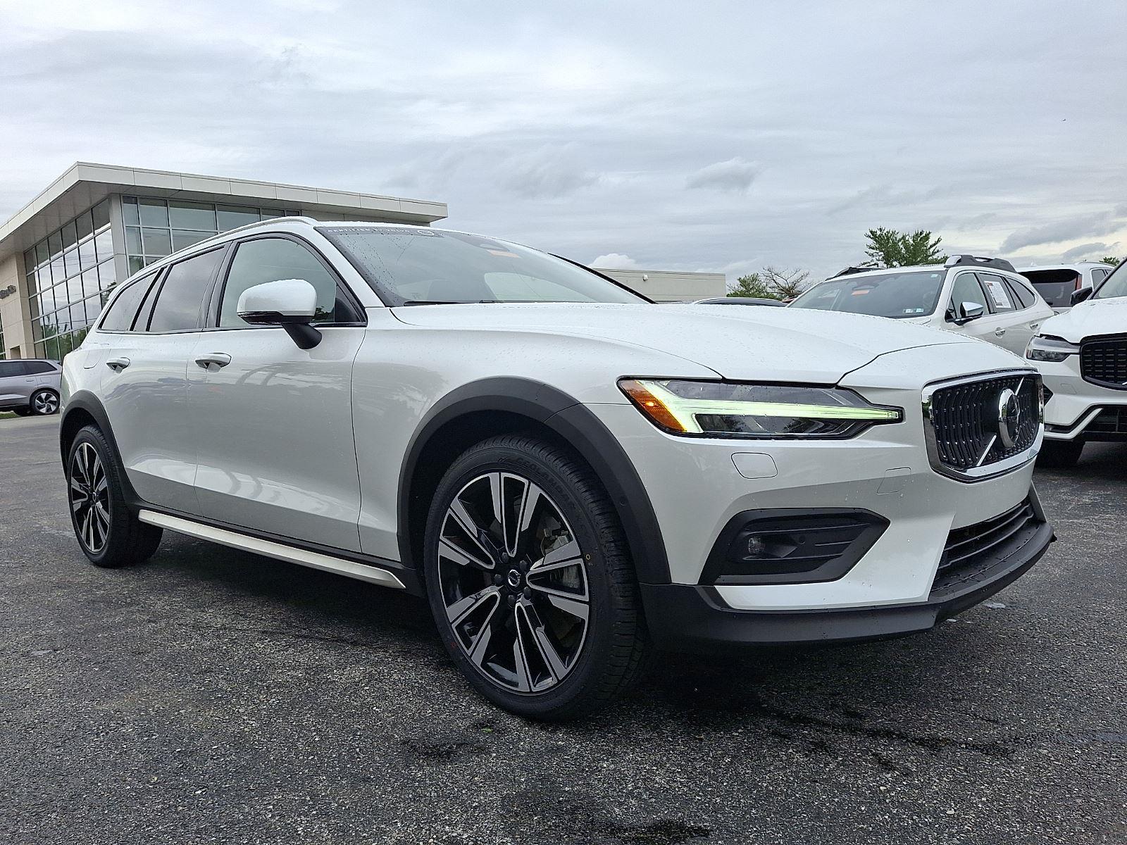 2024 Volvo V60 Cross Country B5 Ultimate AWD's photo