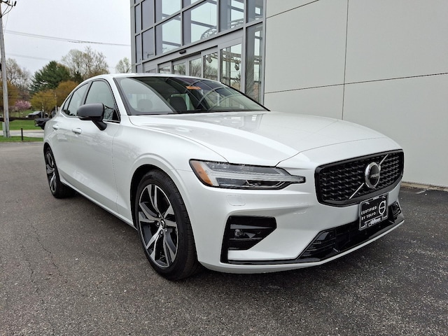 2025 Volvo S60 B5 FWD Core Sedan