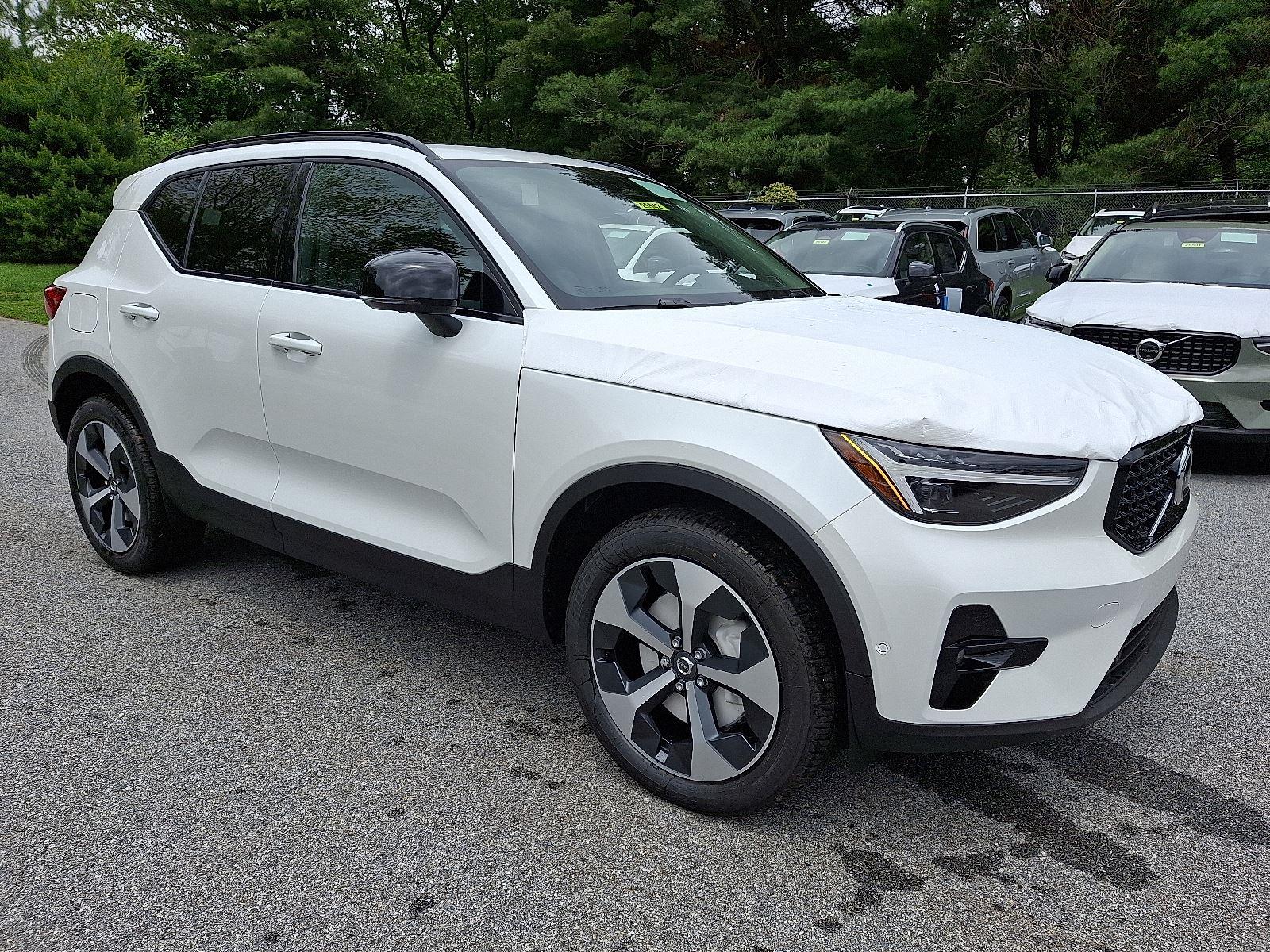 2025 Volvo XC40 SUV 
