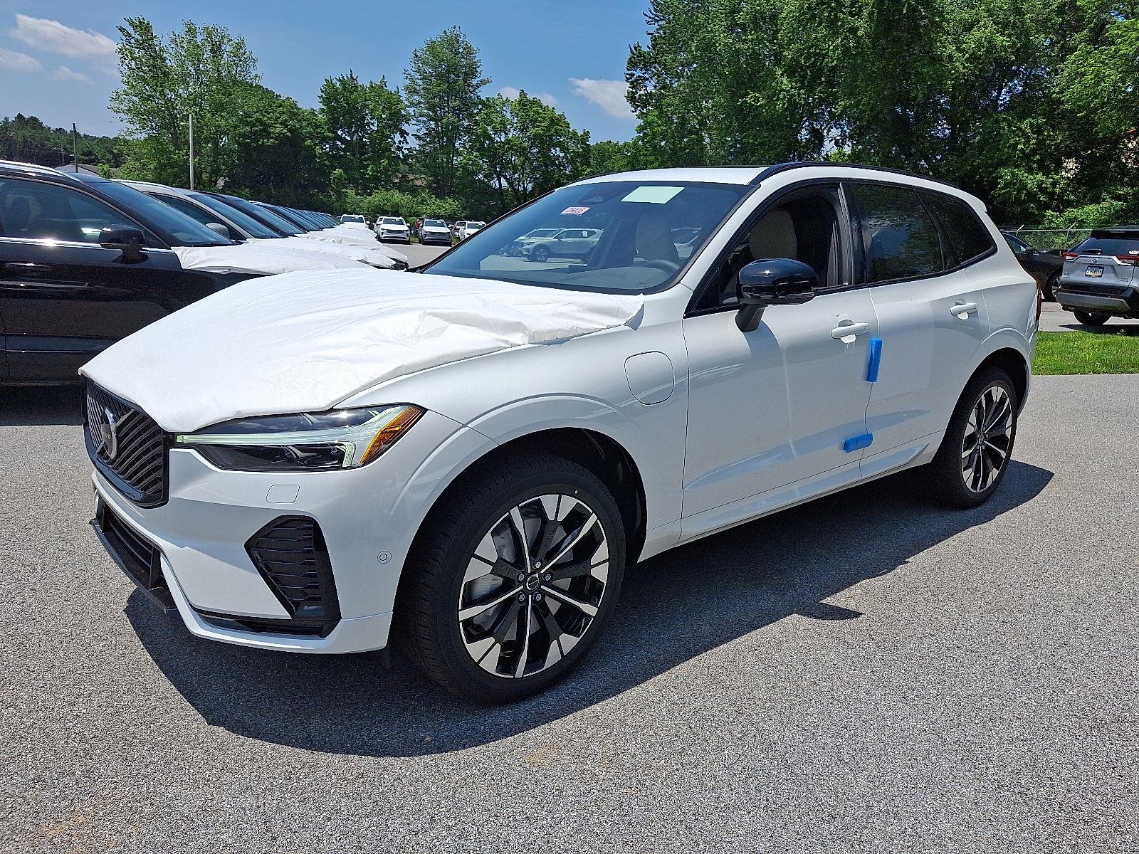 2026 Volvo XC60 Hybrid T8 Plus photo 2