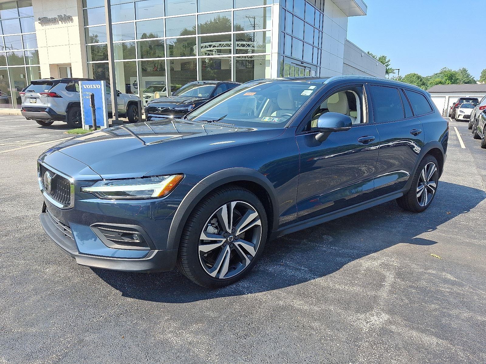 2024 Volvo V60 Cross Country B5 AWD Plus photo 3