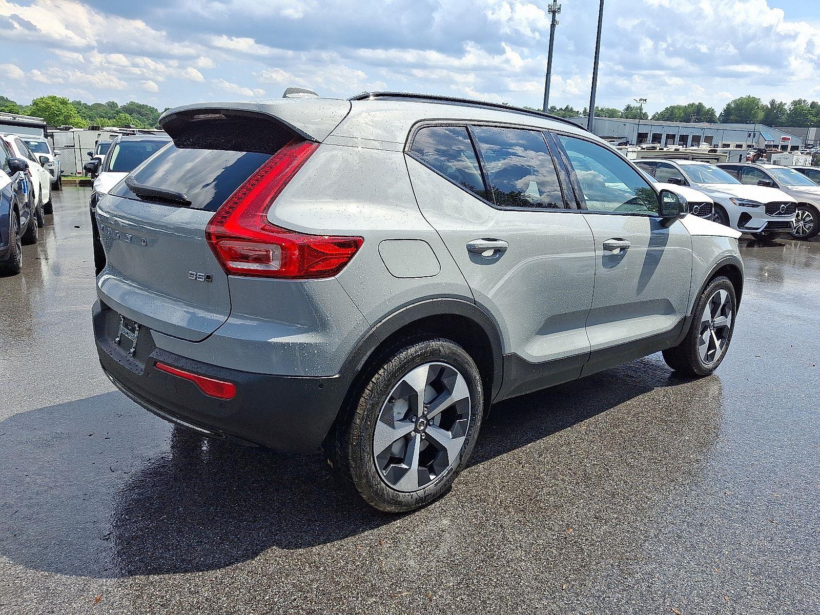 2026 Volvo XC40 Plus photo 4