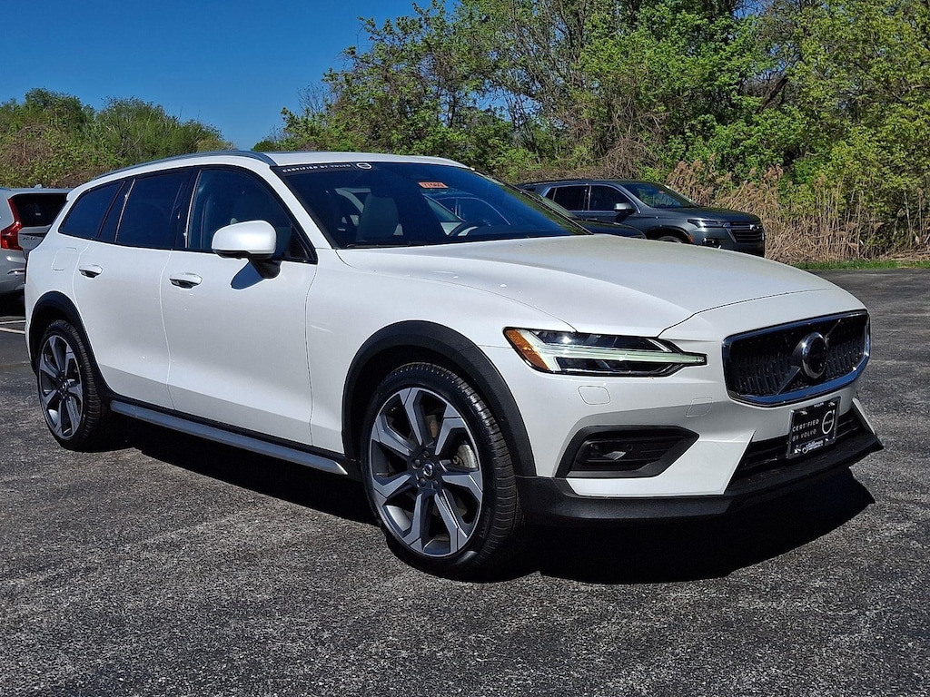 Certified 2024 Volvo V60 Cross Country Ultimate Wagon