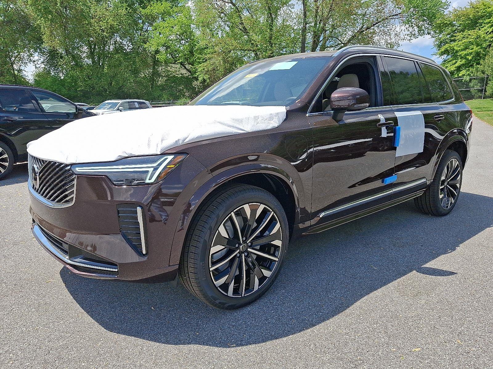 2025 Volvo XC90 T8 Core photo 2