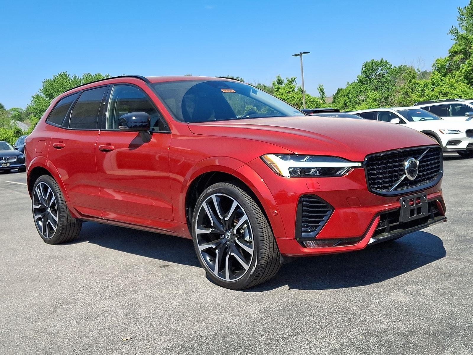 2025 Volvo XC60 B5 Ultra Dark AWD's photo