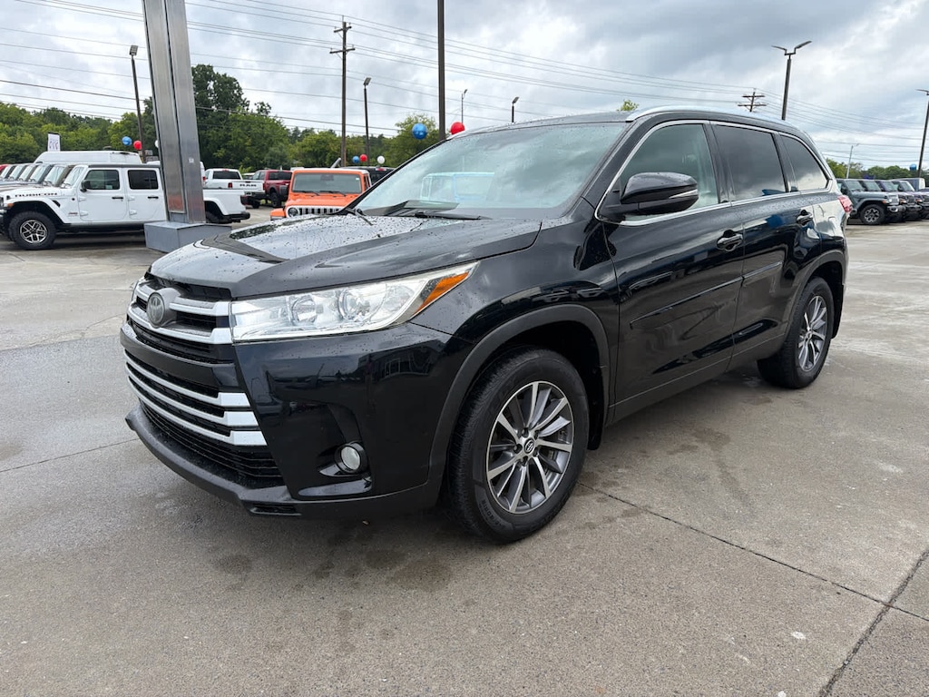 Used 2019 Toyota Highlander SE SUV