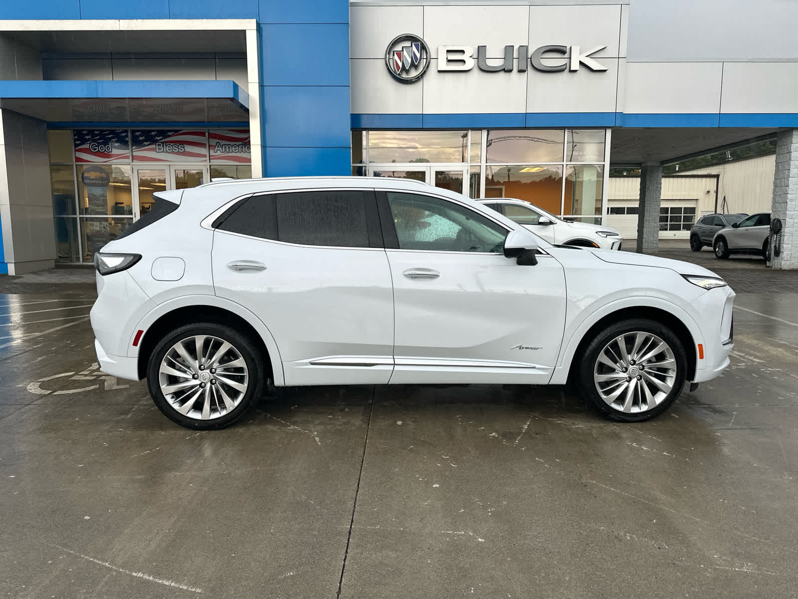 2025 Buick Envision Avenir photo 2