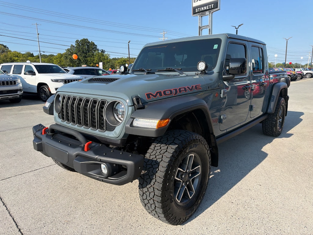 Used 2025 Jeep Gladiator Mojave Truck Crew Cab