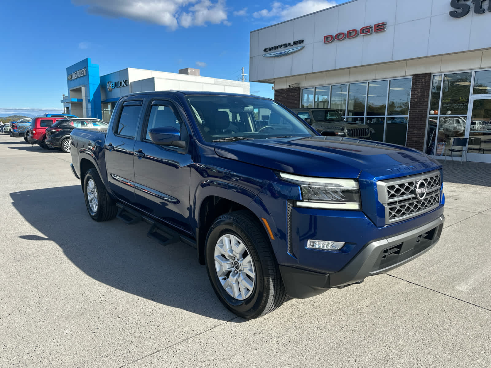 2022 Nissan Frontier SV Crew Cab photo 4