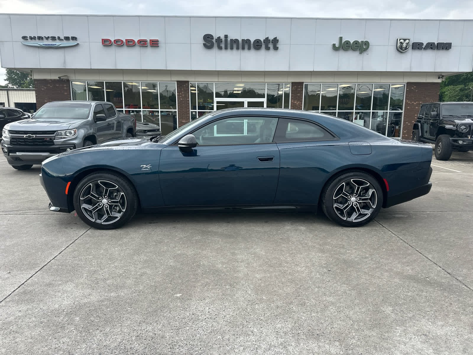 Used 2024 Dodge Charger Daytona R/T with VIN 2C3CDBCK7RR208846 for sale in Newport, TN