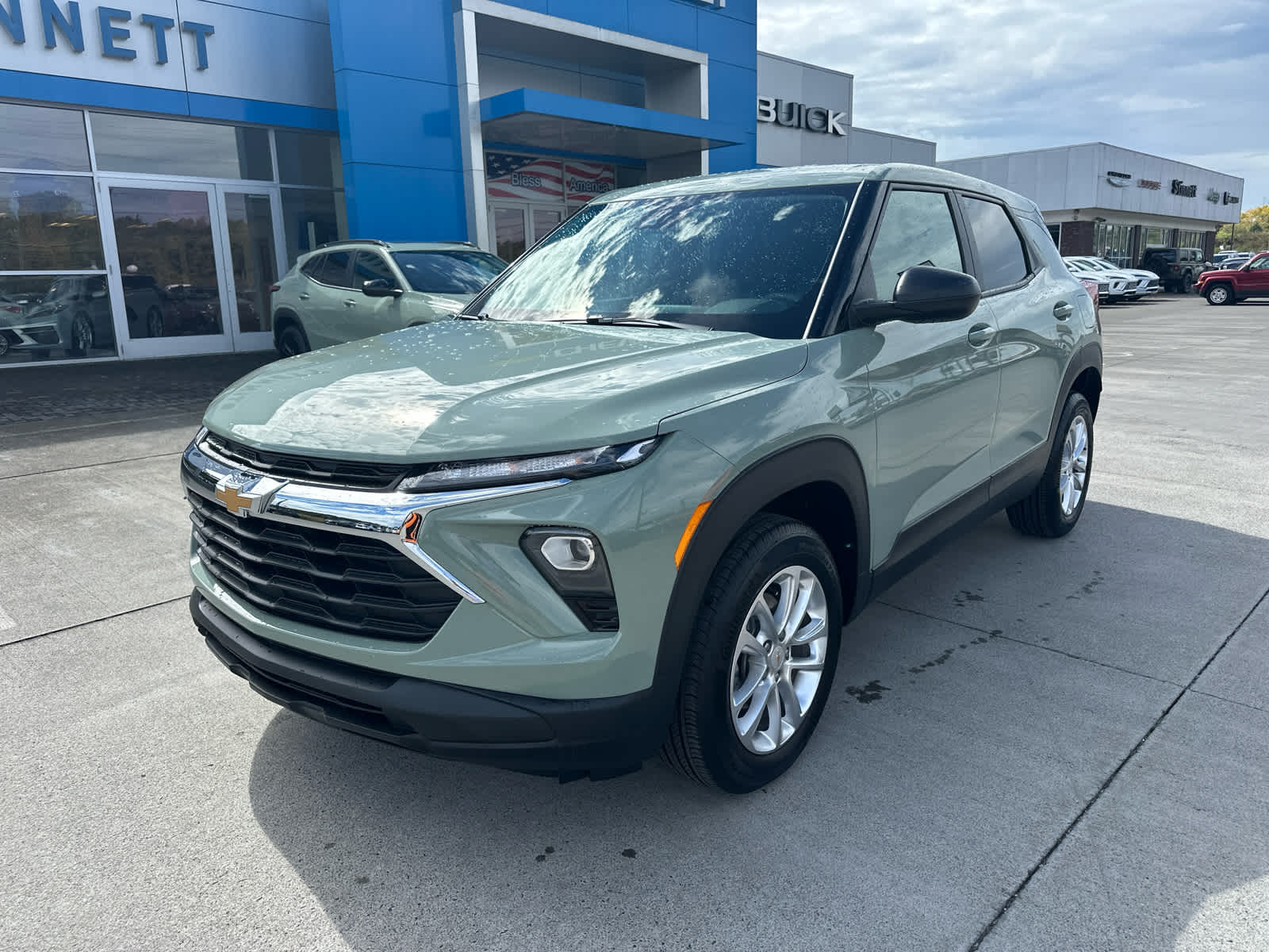 2025 Chevrolet Trailblazer LS photo 4
