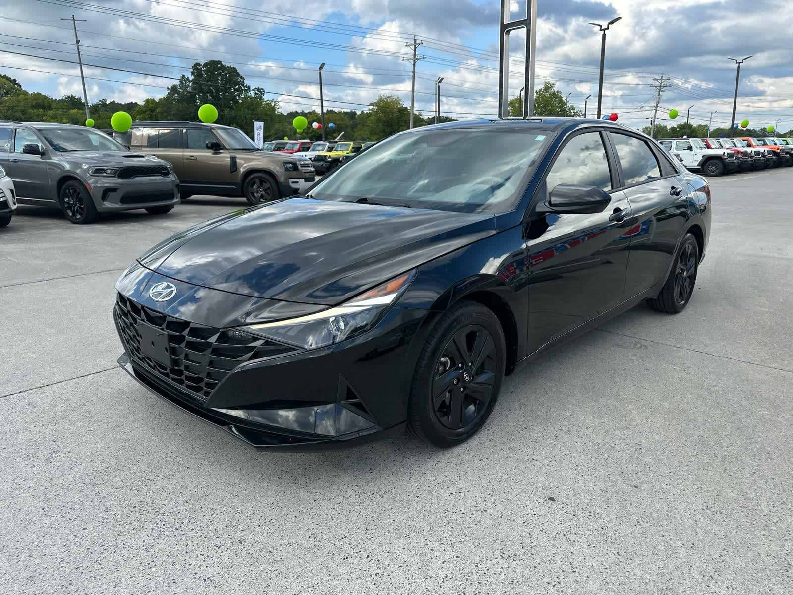 2022 Hyundai Elantra SEL photo 4