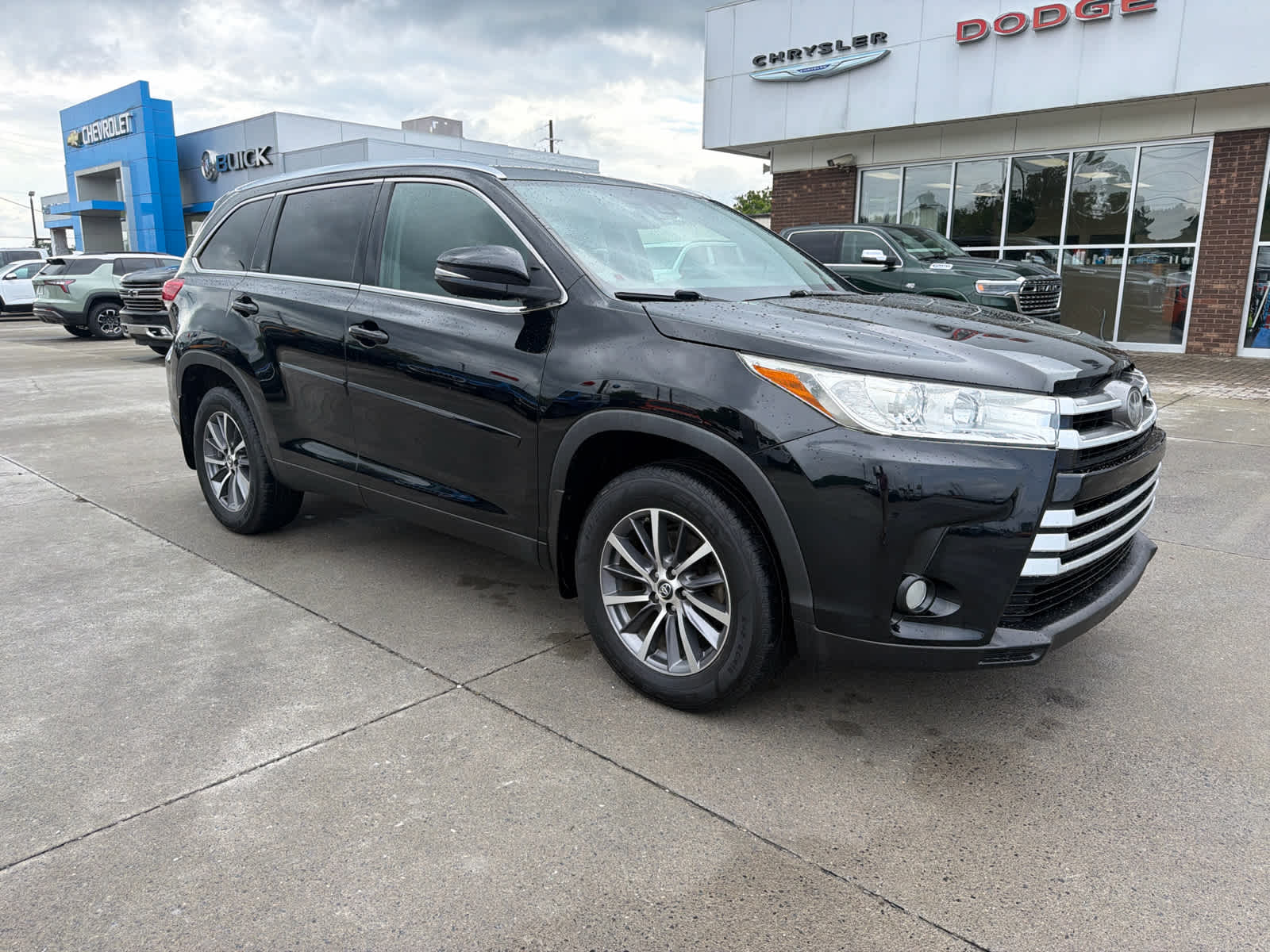 Used 2019 Toyota Highlander SE