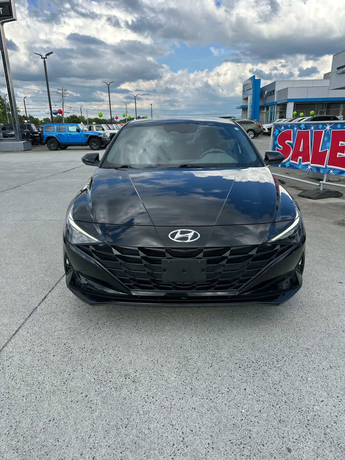 2022 Hyundai Elantra SEL photo 3
