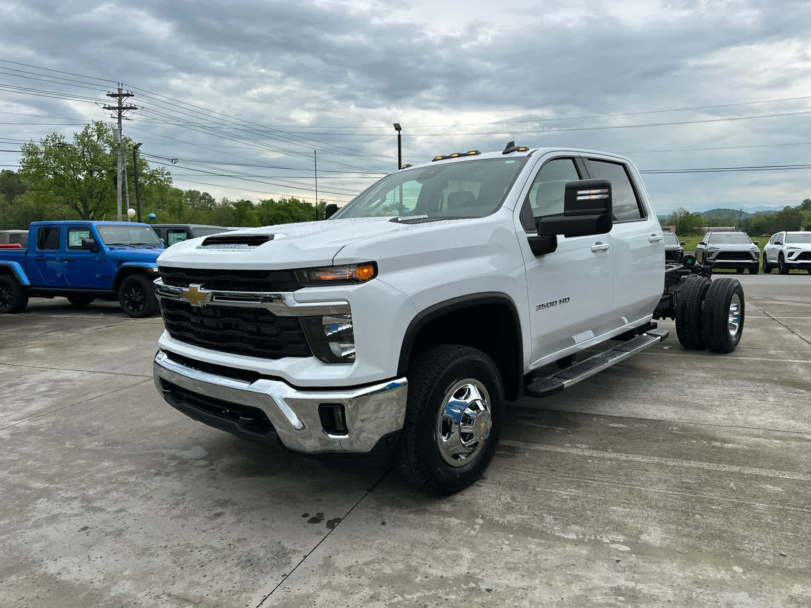 2025 Chevrolet Silverado 3500HD LT photo 4